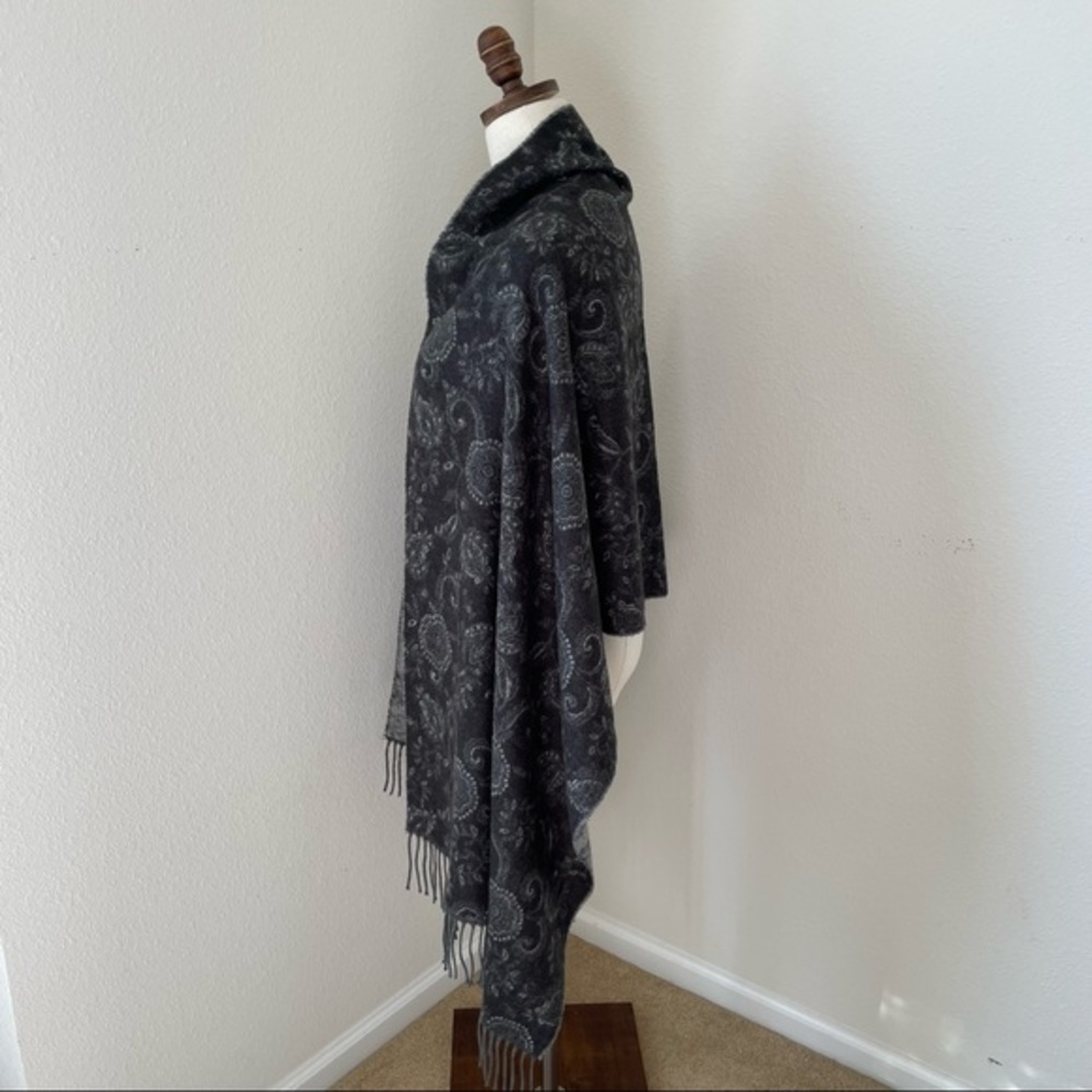 Cashmink V. Frass Soft Acrylic Fringed Black and‎ Gray Scarf - Picture 6 of 8